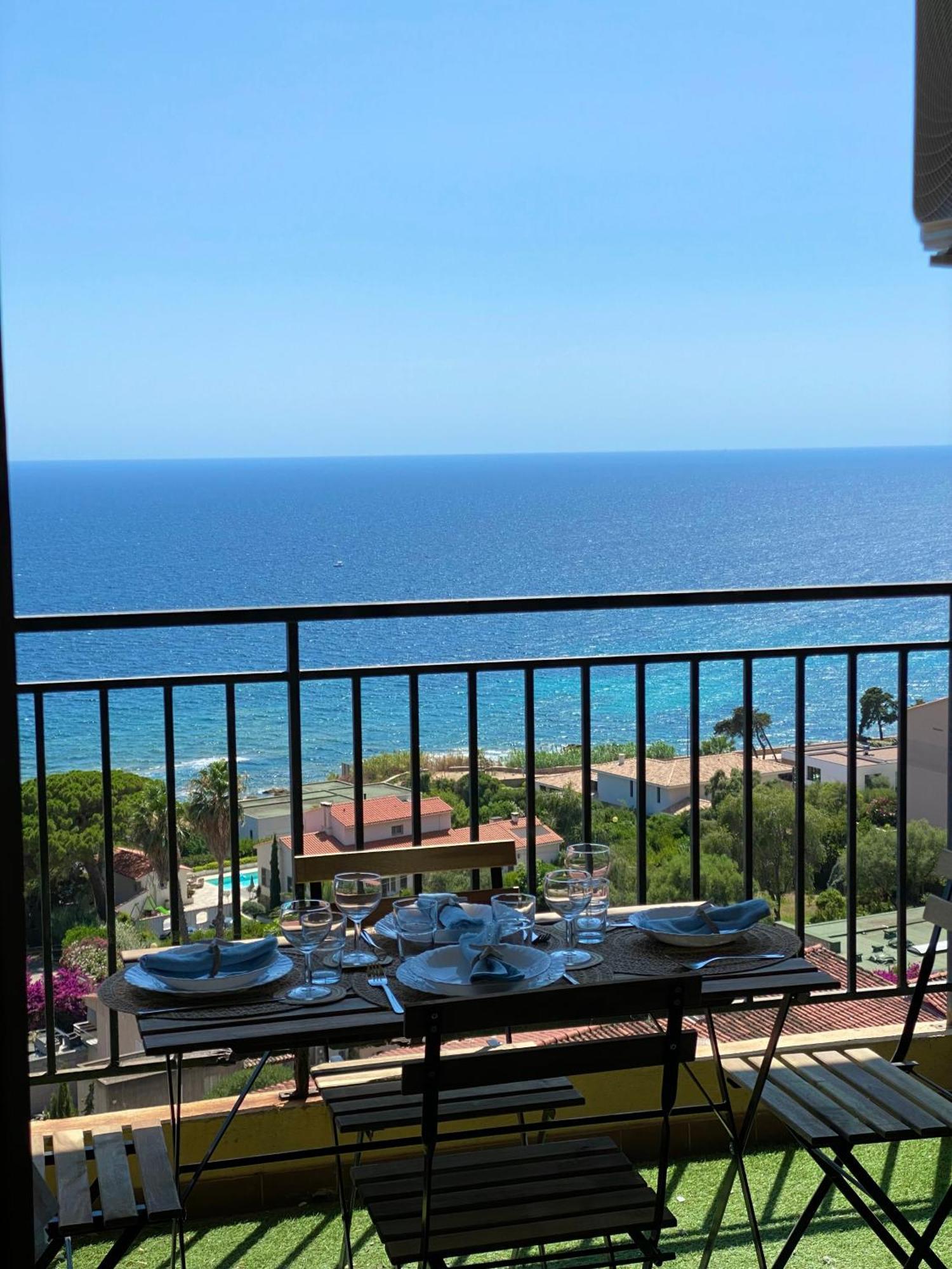 Vue Exceptionnelle !! Bien Calme Et Lumineux Sur La Prestigieuse Route Des Sanguinaires A Ajaccio Appartement