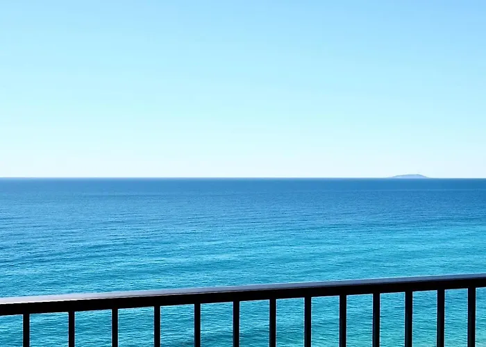 Vue Mer Exceptionnelle !! Bien Calme Et Lumineux Sur La Prestigieuse Route Des Sanguinaires A Ajaccio